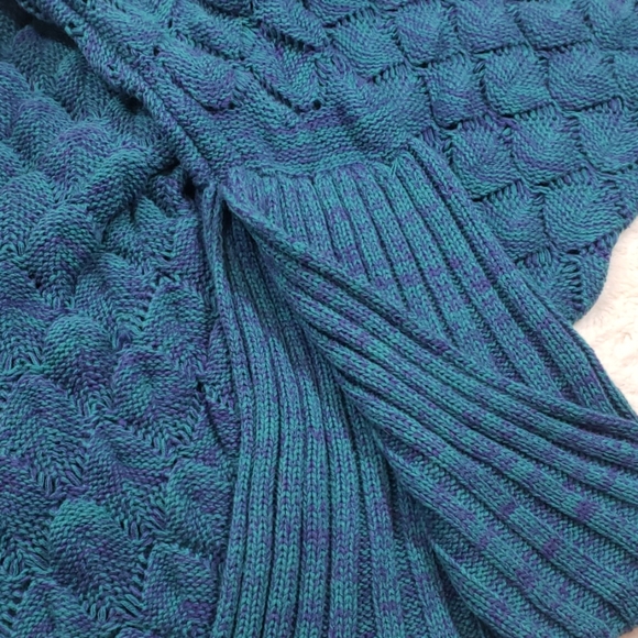 Knit Mermaid Tail Throw Teal - Picture 4 of 7